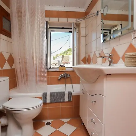 Corfu Port Home- Centre Apartment *