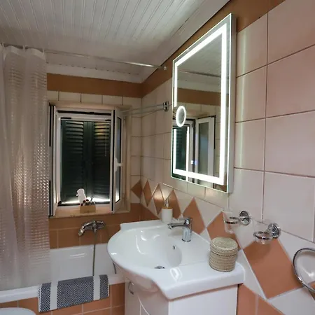Corfu Port Home- Centre Apartment