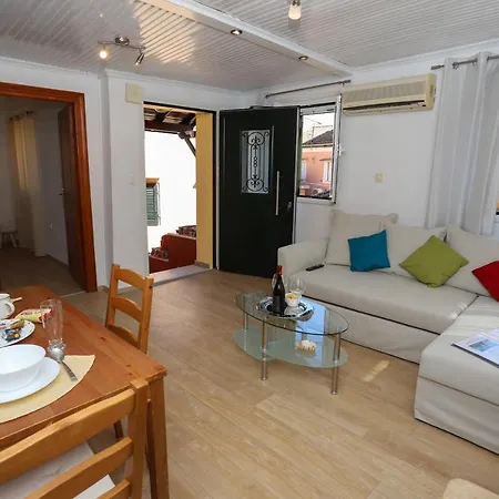 Corfu Port Home- Centre Apartment *